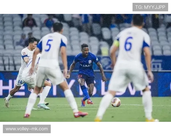 上海申花主场迎战劲敌，八万人体育场燃爆激情对决