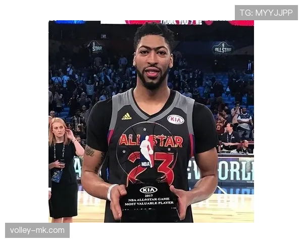 戴维斯领衔全明星首发阵容,展现MVP级实力 戴维斯领衔全明星首发阵容,展现MVP级实力