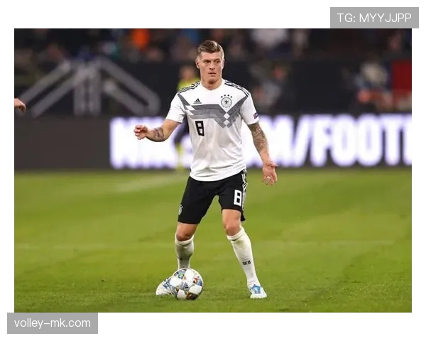 克罗斯：时代中场如何影响现代足球发展路径