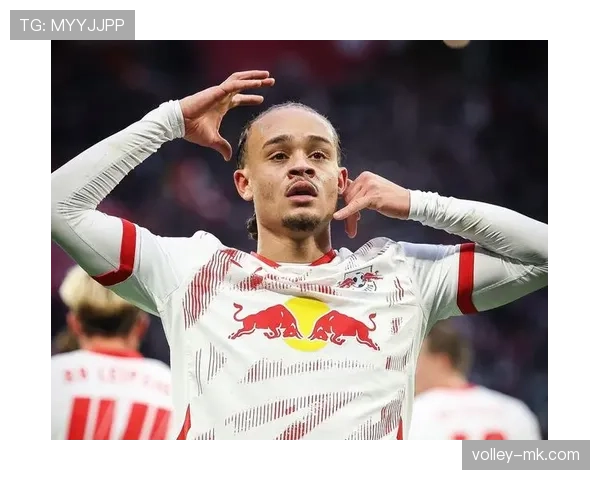 哈维·西蒙斯突破能力解析：技术优势如何驱动球队进攻