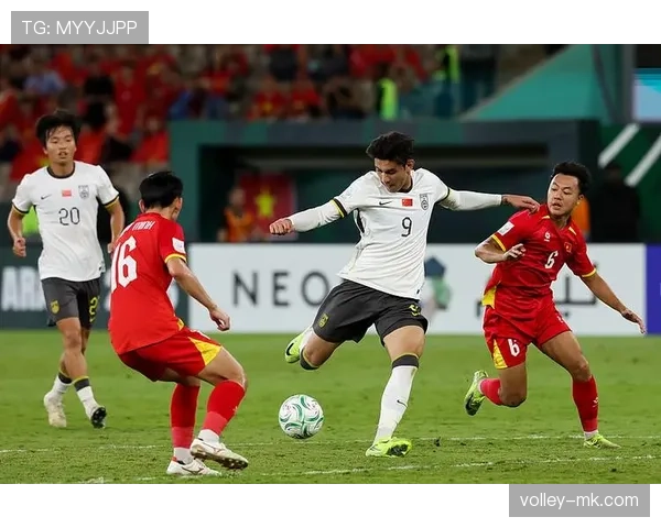 列日队关键球员表现稳健,为球队赢得胜利奠定基础 列日队关键球员表现稳健,为球队赢得胜利奠定基础